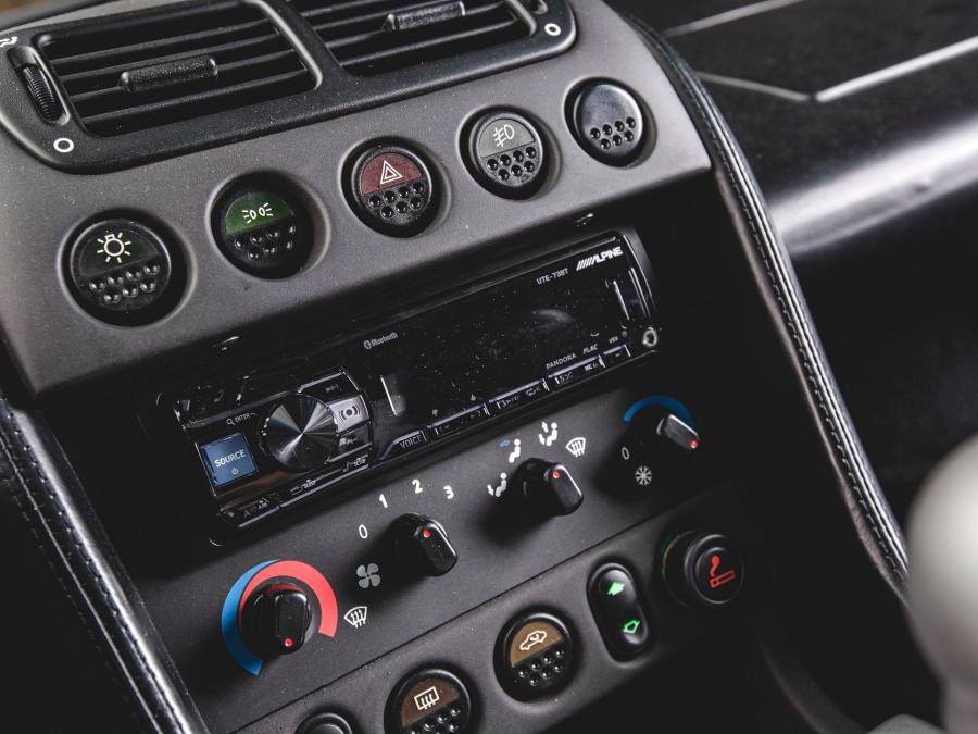 Детали интерьера Lotus Esprit V8 SE 2001 года  (фото 11 из 66)